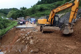 Vicepremier vietnamita recorre zonas afectadas por intensas lluvias e inundaciones