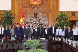 Premier de Vietnam recibe inversionistas interesados en proyecto de energía de Bac Lieu