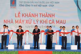 Presidenta parlamentaria de Vietnam asiste a la inauguración de planta procesadora de gas en Ca Mau