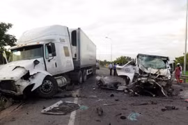 Al menos 13 personas murieron en accidente vial en provincia de Vietnam 