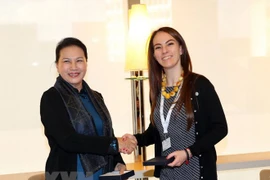 Titular parlamentaria vietnamita conversa con presidenta de IPU 
