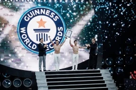 Acróbatas vietnamitas conquistan otro récord Guinness