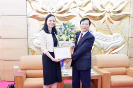 Vietnam condecora a la embajadora de Polonia con insignia de la amistad 