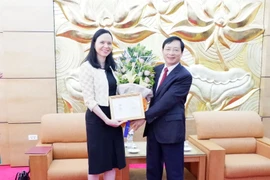 Vietnam condecora a la embajadora de Polonia con insignia de la amistad 
