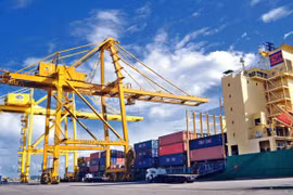 Vietnam registra unos 5,6 mil millones de dólares en superávit comercial