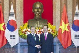  Presidente de Vietnam y Sudcorea sostienen conversaciones oficiales en Hanoi