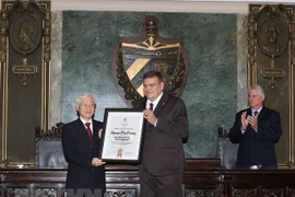 Máximo dirigente partidista de Vietnam recibe Título Doctor Honoris Causa de la Universidad de La Habana 