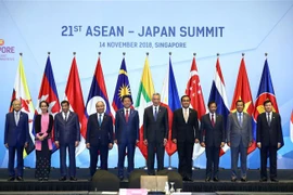 Premier de Vietnam asiste a cumbres ASEAN-Japón y ASEAN- Corea del Sur 