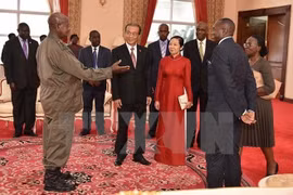 Embajador vietnamita en Uganda presenta cartas credenciales