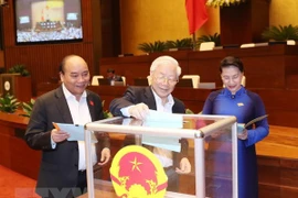 Parlamento vietnamita realiza votación de confianza en cuarta jornada de VI período de sesiones