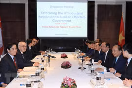 Premier de Vietnam consulta a científicos singapurenses sobre revolución industrial 