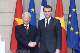 Vietnam por impulsar perfeccionamiento de marco legal para cooperación con Cuba y Francia