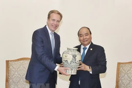 Premier de Vietnam solicita el apoyo de FEM para promover las imágenes de su país