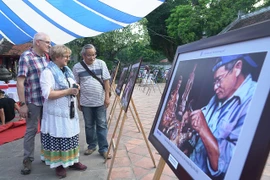 Exposición fotográfica resalta belleza de aldeas de oficios de Hanoi 