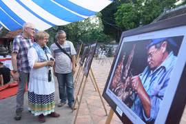 Exposición fotográfica resalta belleza de aldeas de oficios de Hanoi 