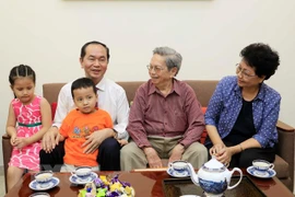 Presidente de Vietnam recorre Ciudad Ho Chi Minh en vísperas del Tet