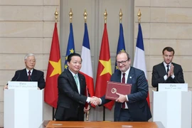 Dirigentes de Vietnam y Francia reiteran voluntad de fortalecer relaciones 