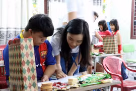 Continúan jóvenes vietnamitas residentes en exterior su recorrido en tierra natal