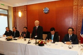 Máximo dirigente partidista vietnamita dialoga con jóvenes intelectuales coterráneos en Francia 