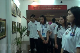 Miles de personas visitan sitio dedicado al padre del presidente Ho Chi Minh 