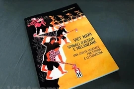 Autora italiana presenta libro sobre gastronomía de Vietnam 