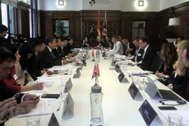 Vietnam y Reino Unido comprometidos a promover comercio bilateral