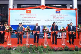 Premier vietnamita inaugura Centro de formación de recursos humanos científicos y tecnológicos de Laos