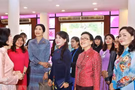 Cónyuges de líderes de GMS visitan museo de mujeres vietnamitas 