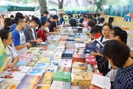 Inauguran feria de libros de otoño en Hanoi 