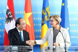 Premier de Vietnam visita estado de Baja Austria 
