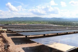 Planta de energía mega-solar se despliega en provincia vietnamita de Gia Lai