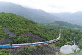 Vietnam trabaja por mejorar seguridad y capacidad del sector ferroviario