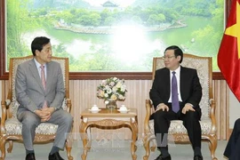 Vicepremier de Vietnam llama a inversión del grupo sudcoreano en finanzas