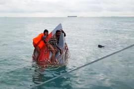 Malasia: Un muerto y 18 desaparecidos en naufragio de barco con migrantes