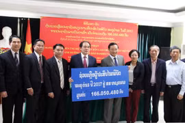 Laos recauda fondos para ayudar a Vietnam a superar consecuencias de tifón Damrey