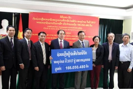 Laos recauda fondos para ayudar a Vietnam a superar consecuencias de tifón Damrey
