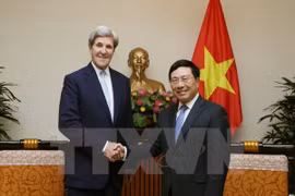 Vicepremier de Vietnam recibe a John Kerry