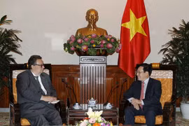 Vicepremier vietnamita recibe a nuevo embajador de Finlandia