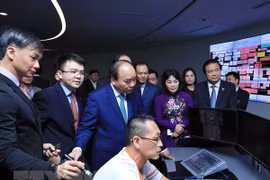 Premier vietnamita continúa actividades en Singapur 