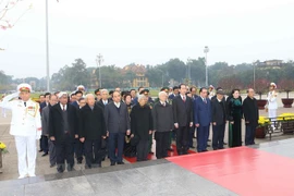 Dirigentes partidistas y estatales rindieron homenaje al Presidente Ho Chi Minh