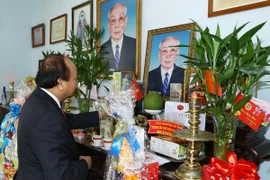 Premier vietnamita rinde tribute a extintos dirigentes de Estado y Gobierno