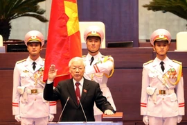 Máximo dirigente partidista de Vietnam jura su cargo como Presidente del país