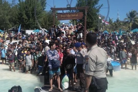 Aeropuerto de Lombok saturado de turistas que buscan salir tras terremoto en Indonesia