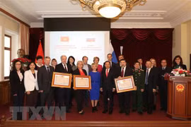 Tres universidades rusas reciben Orden de Amistad de Vietnam 