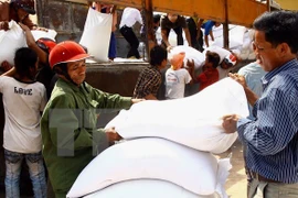 Sudcorea ayuda a localidades vietnamitas afectadas por desastres naturales