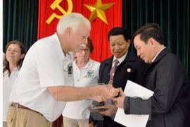 Vietnam reconoce contribuciones a la paz de organización de veteranos estadounidenses 