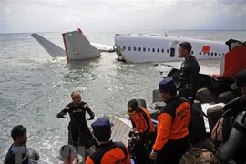  No reportan pasajeros vietnamitas en avión accidentado en Indonesia