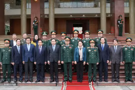 Presidenta parlamentaria vietnamita evalúa contribuciones de Zona militar número 2