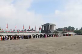 Más de 38 mil personas visitan Mausoleo de Ho Chi Minh en ocasión del Día de Independencia