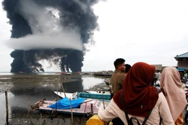 Indonesia declara estado de emergencia por derrame de petróleo